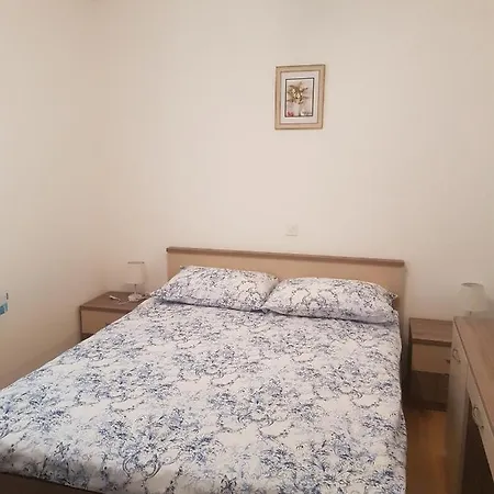 Apartman With Parking Space - 16998 Novi Vinodolski