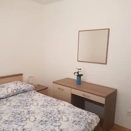 Apartman With Parking Space - 16998 Novi Vinodolski