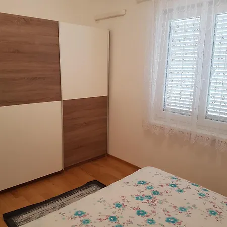 Apartman With Parking Space - 16998 *