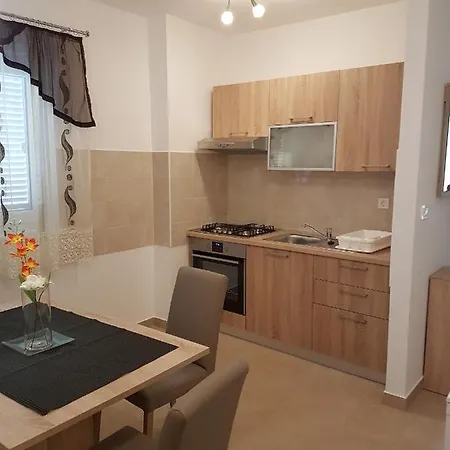 Apartman With Parking Space - 16998 Novi Vinodolski